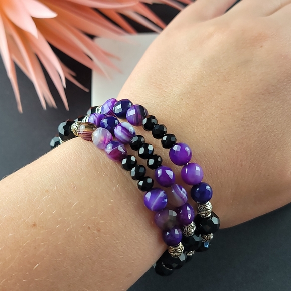 Handmade memory wire bracelet with ametyst - Picture 3 of 3